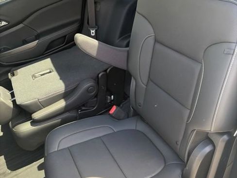 Used 2023 GMC Acadia SLT w/ Preferred Package AWD/4WD image 16