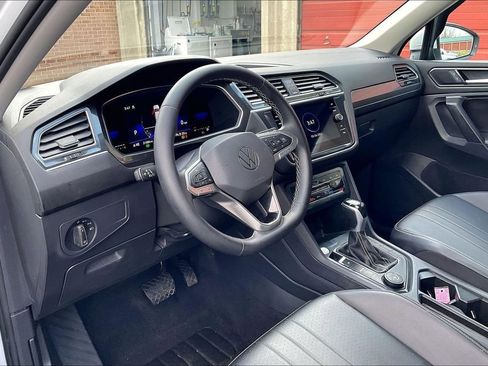 Used 2022 Volkswagen Tiguan SE image 13