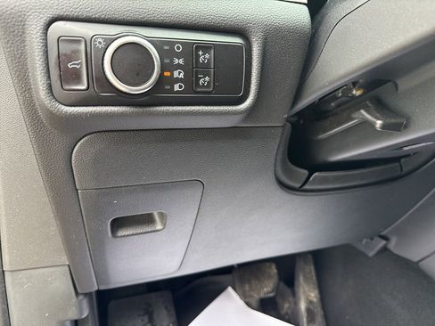 Used 2023 Ford Explorer XLT image 13