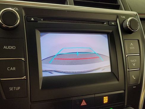 Used 2017 Toyota Camry SE FWD image 29