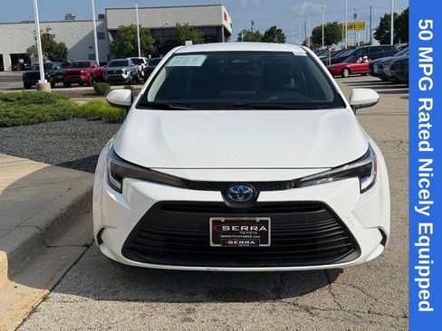Used 2025 Toyota Corolla LE FWD image 8