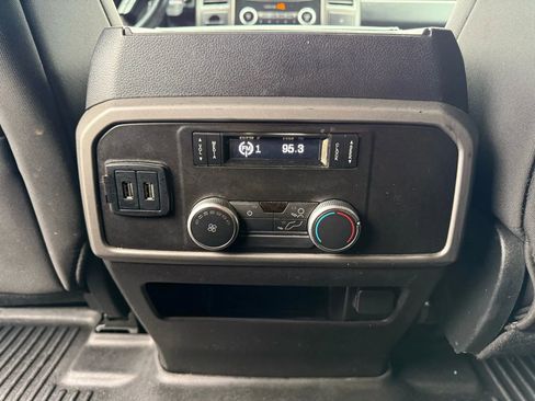 Used 2018 Ford Expedition XLT image 24