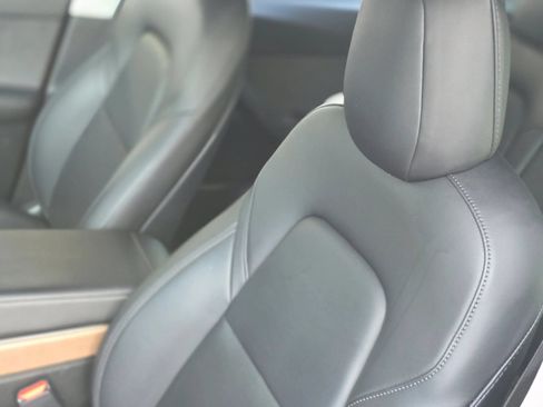 Used 2021 Tesla Model Y Long Range AWD/4WD image 25