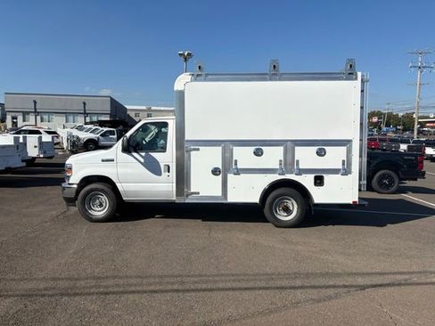 New 2026 Ford E-350 and Econoline 350 Super Duty w/ Power Equipment Group image 9