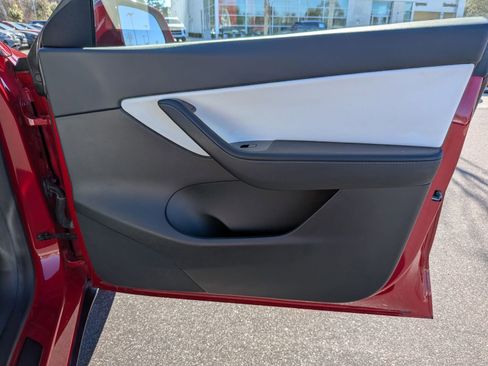 Used 2020 Tesla Model Y Long Range image 34