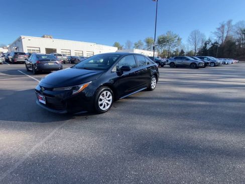 Used 2025 Toyota Corolla LE image 9