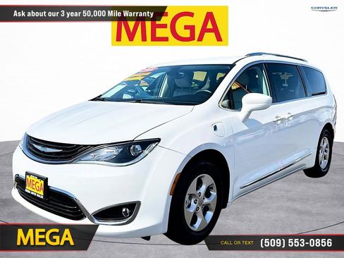 Used 2018 Chrysler Pacifica Touring-L FWD image 1
