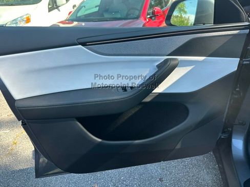 Used 2026 Tesla Model Y Long Range RWD image 26