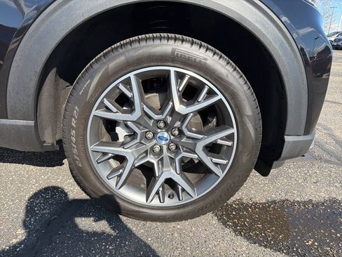 Used 2025 Ford Explorer Platinum w/ Ultimate Package image 9