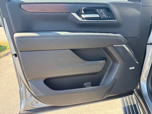 New 2026 GMC Yukon XL Denali w/ Sun & Power Step Package AWD/4WD image 12