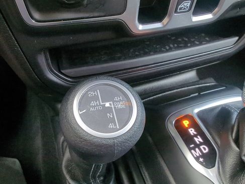 Used 2025 Jeep Wrangler Unlimited Sahara AWD/4WD image 24