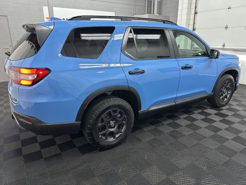 Used 2024 Honda Pilot TrailSport image 11
