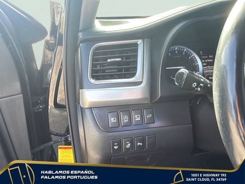 Used 2018 Toyota Highlander Limited Platinum AWD/4WD image 16