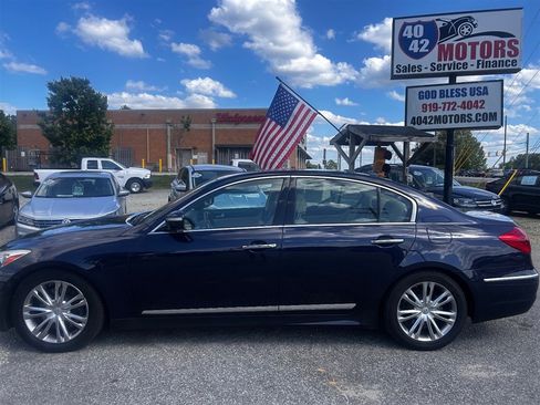 Used 2012 Hyundai Genesis 4.6 RWD image 2