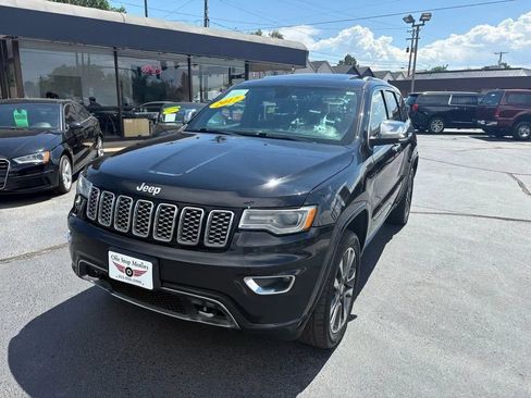 Used 2017 Jeep Grand Cherokee Overland AWD/4WD image 2
