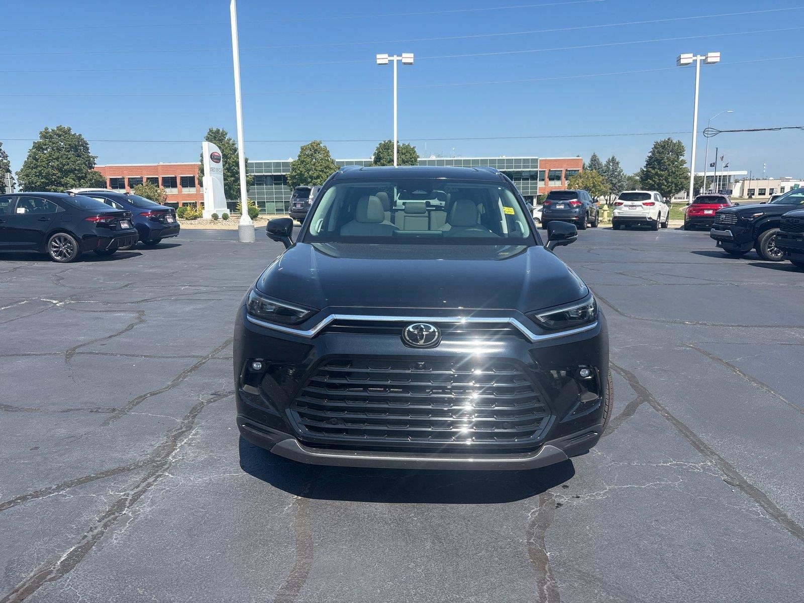 Used 2026 Toyota Grand Highlander AWD image 4