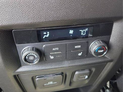 Used 2023 Chevrolet Traverse High Country FWD image 15