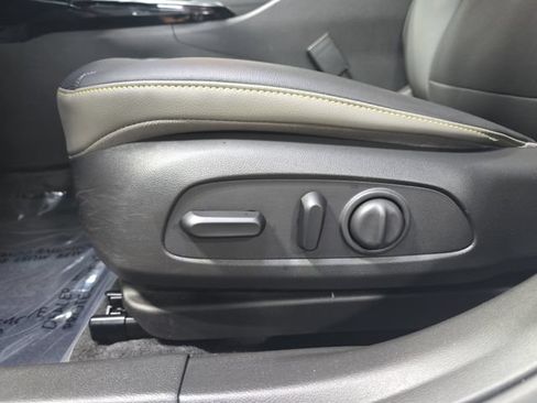 Used 2024 Chevrolet Trax ACTIV w/ Sunroof Package FWD image 29