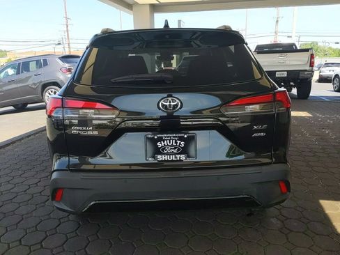 Used 2022 Toyota Corolla Cross XLE w/ Convenience Package AWD/4WD image 7