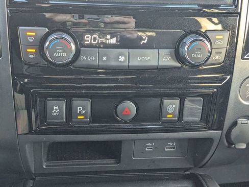 Used 2024 Nissan Titan SV w/ SV Bronze Edition Package image 23