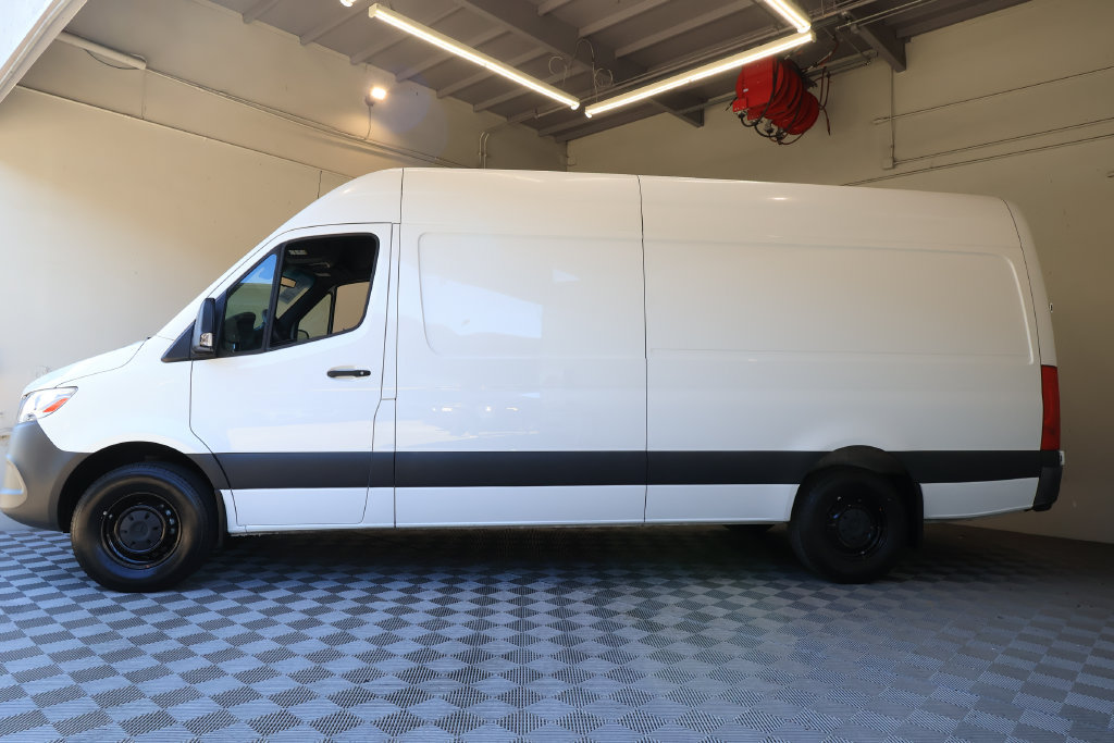 Used 2023 Mercedes-Benz Sprinter 2500 image 7