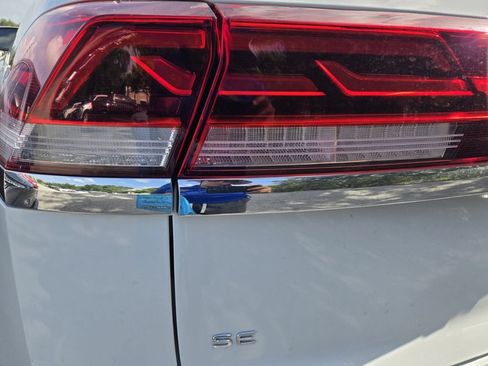 Used 2024 Volkswagen Atlas Cross Sport SE w/ Panoramic Sunroof Package FWD image 8