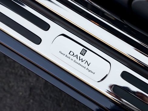 Certified 2016 Rolls-Royce Dawn RWD image 9