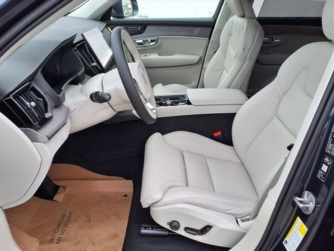 New 2026 Volvo XC90 B6 Ultra w/ Protection Package image 13