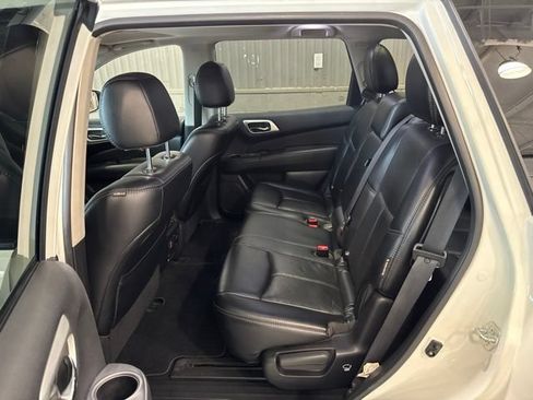 Used 2018 Nissan Pathfinder Platinum w/ Cargo Package AWD/4WD image 12