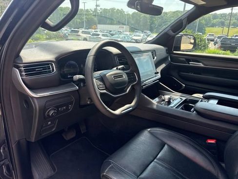 Used 2024 Jeep Wagoneer Series II AWD/4WD image 14