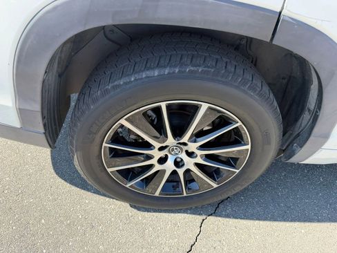 Used 2018 Toyota Highlander SE image 34