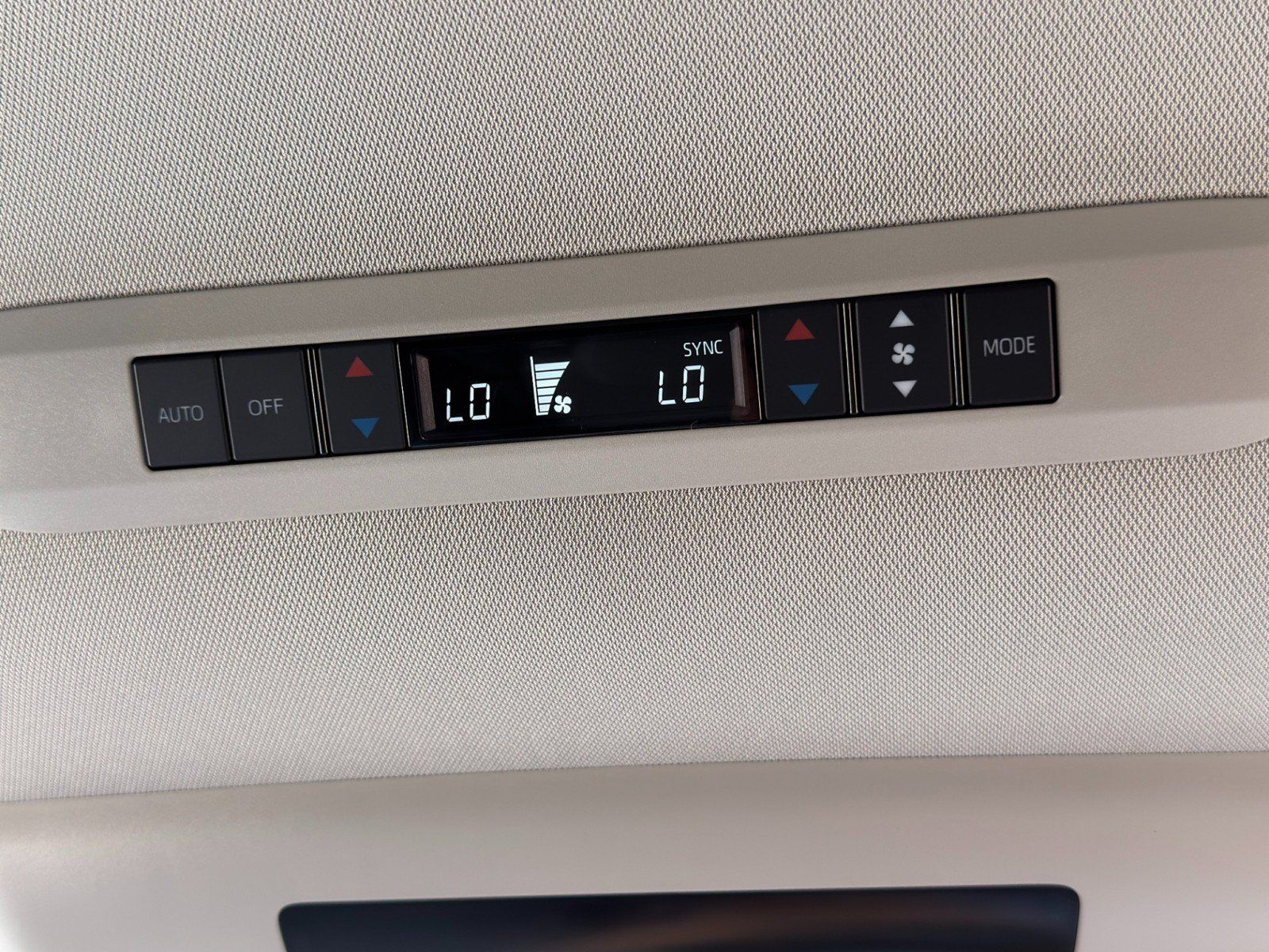 Used 2026 Toyota Sienna XLE FWD image 38