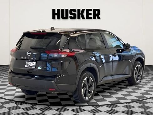 Used 2025 Nissan Rogue SV AWD/4WD image 4