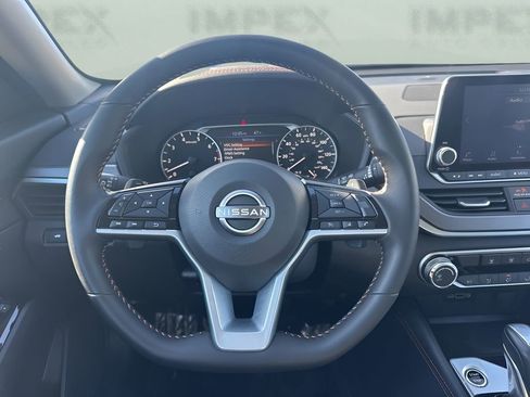 Used 2025 Nissan Altima 2.5 SR image 13