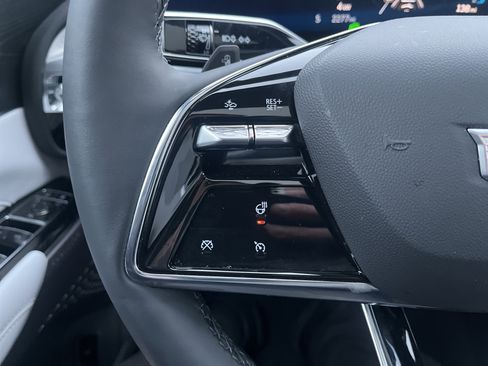 Used 2025 Cadillac Lyriq Luxury image 20