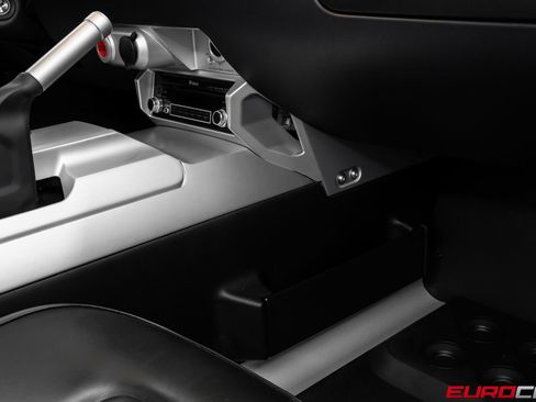 Used 2005 Ford GT RWD image 38