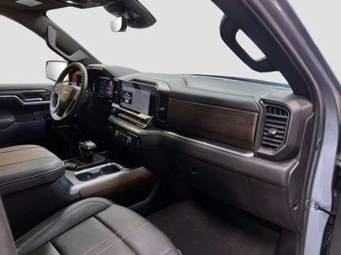 Used 2025 Chevrolet Silverado 1500 High Country AWD/4WD image 31