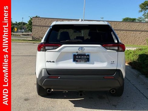 Used 2022 Toyota RAV4 LE AWD/4WD image 4