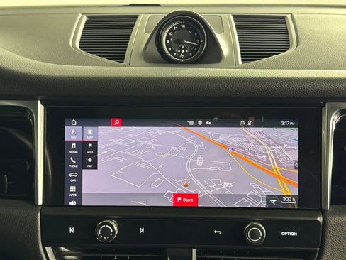 Used 2023 Porsche Macan Turbo image 3