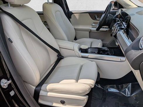 Used 2023 Mercedes-Benz GLB 250 4MATIC image 24