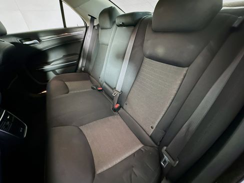 Used 2022 Chrysler 300 Touring w/ Sport Appearance Package image 25