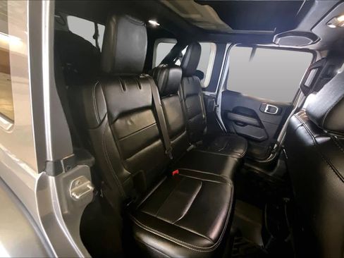 Used 2019 Jeep Wrangler Unlimited Sahara AWD/4WD image 18
