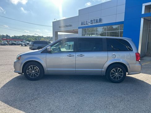 Used 2019 Dodge Grand Caravan GT FWD image 3