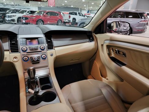 Used 2018 Ford Taurus SE image 17