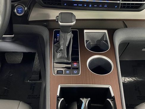 Used 2024 Toyota Sienna XLE image 19