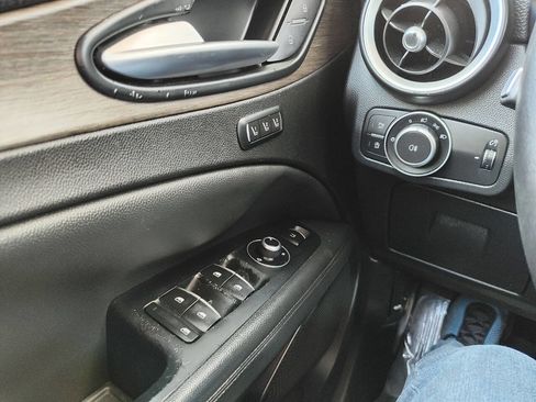 Used 2018 Alfa Romeo Stelvio Ti image 38