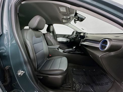 Used 2025 Chevrolet Trax LT w/ LT Convenience Package image 27