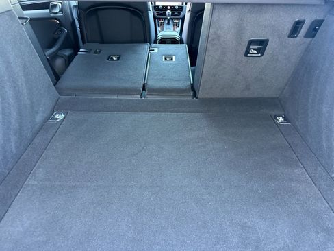 Used 2025 Porsche Macan image 15