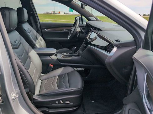 Used 2025 Cadillac XT6 Premium Luxury w/ Platinum Package AWD/4WD image 39