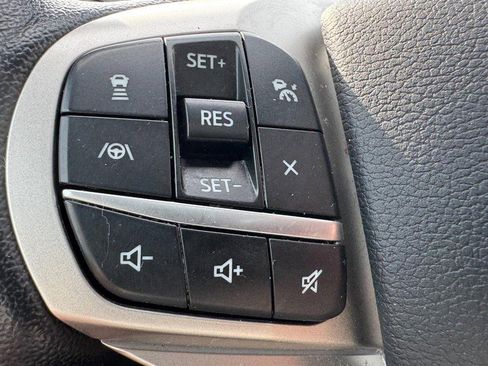 Used 2021 Ford Explorer Limited w/ Equipment Group 301A image 17